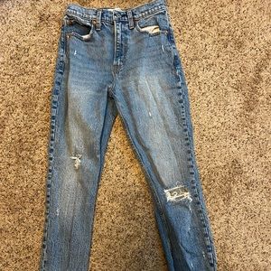 Abercrombie & Fitch- The mom high rise Size 26